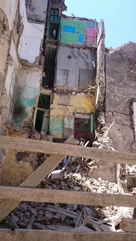 بالصور.. انهيار منزل مكون من أربعة طوابق بالدخيلة 