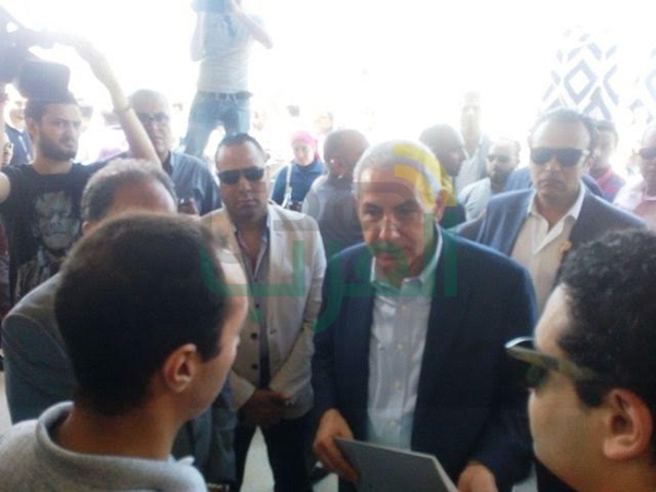 بالصور.. وزير التجارة والصناعة يسلم عقود تخصيص الوحدات الصناعية للشباب