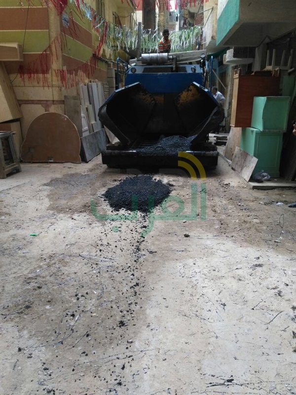 رصف وتنظيف الطرق بنطاق حي الجمرك 