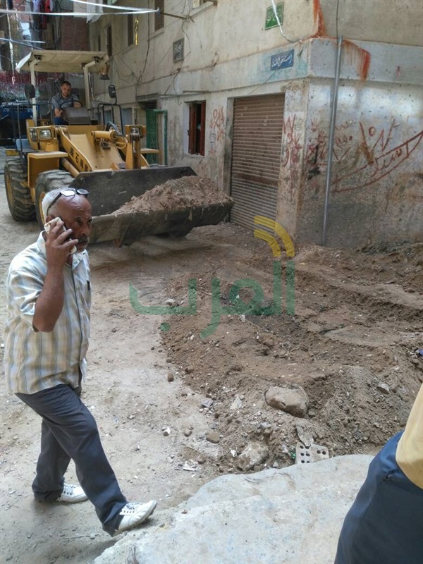رصف وتنظيف الطرق بنطاق حي الجمرك 