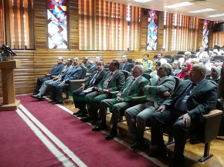 "العصار" و"نصار" يفتتحان محطة طاقة شمسية بجامعة القاهرة