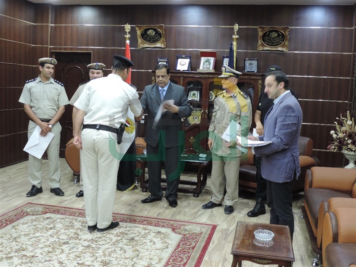 بالصور.. مدير أمن كفر الشيخ يكرم رجاله المتميزين في مسابقة الرماية