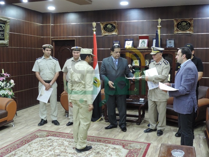 بالصور.. مدير أمن كفر الشيخ يكرم رجاله المتميزين في مسابقة الرماية