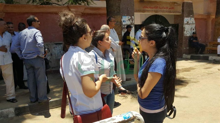 بالصور.. صدمة طلاب الأقصر بسبب صعوبة "الفيزياء والتاريخ"