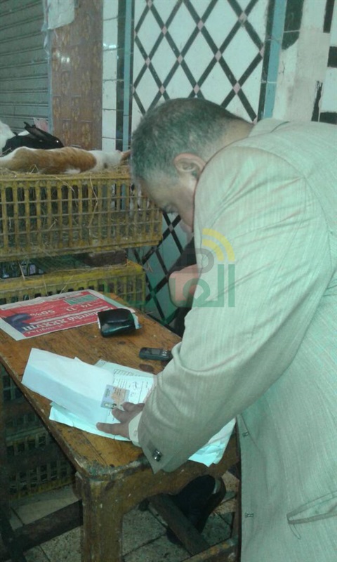 حملة موسعة بحي الجمرك لغلق المحلات غير المرخصة 