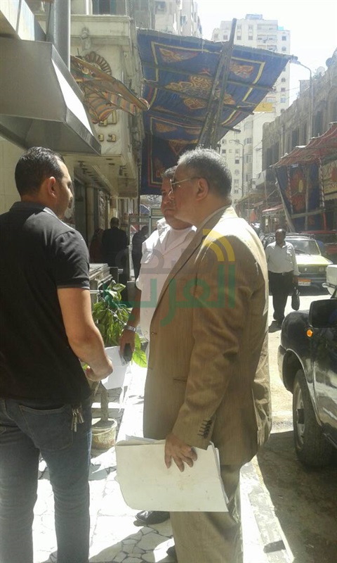 حملة موسعة بحي الجمرك لغلق المحلات غير المرخصة 