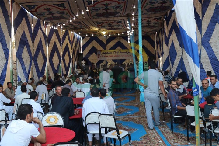 بالصور.. سكرتير كفر الشيخ يشارك أ هالي قرية "أولاد سعيد" إفطارهم الجماعي