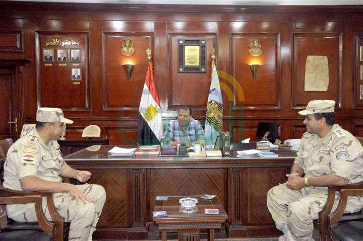 بالصور.. محافظ الأقصر والمستشار العسكري يلتقيان رئيس جمعية المحاربين القدامى