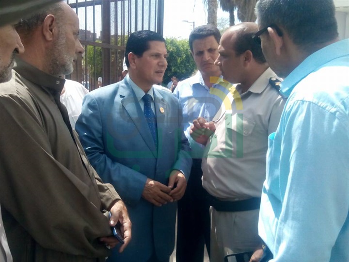 بالصور.. القيادات التعليمية بكفر الشيخ تعزي أسرة طالبة الثانوية المنتحرة