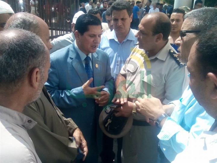 بالصور.. القيادات التعليمية بكفر الشيخ تعزي أسرة طالبة الثانوية المنتحرة