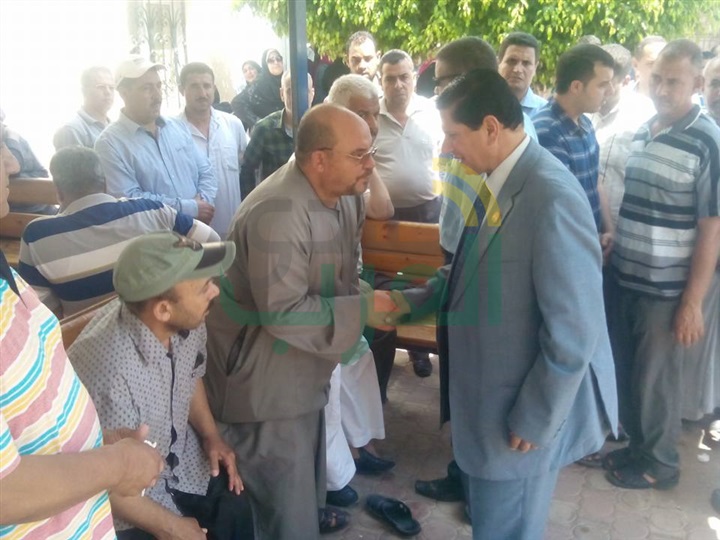 بالصور.. القيادات التعليمية بكفر الشيخ تعزي أسرة طالبة الثانوية المنتحرة