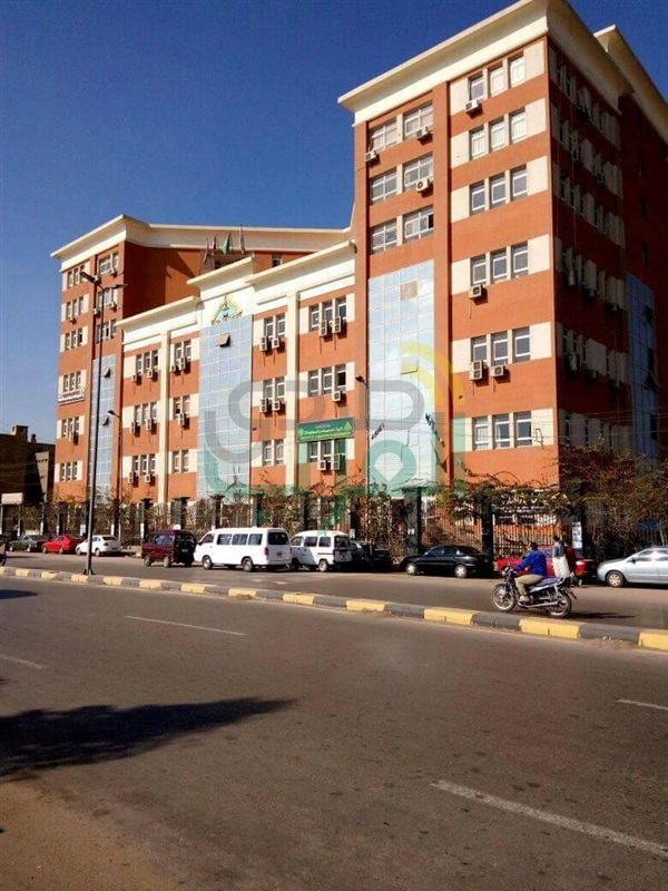 بالصور.. "تطبيقية بنها" تصرف المخالفات فى مياه النيل
