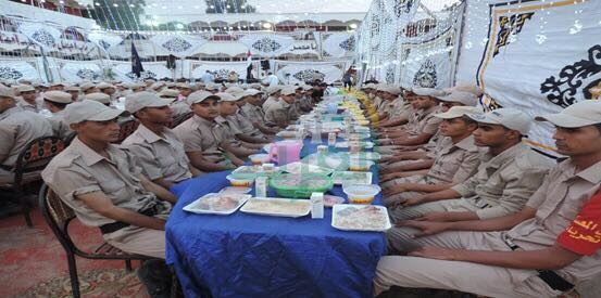 بالصور.. مساعدا وزير الداخلية يشاركان «المجندين» بكفر الشيخ إفطارهم