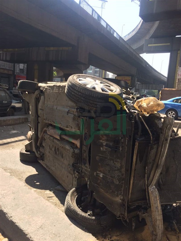 بالصور.. إصابة شخص إثر سقوط سيارة من أعلى كوبري أكتوبر