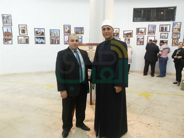 نقيب التشكيليين يفتتح المعرض الثاني لأهل البيت في مصر نقيب التشكيليين يفتتح المعرض الثاني لأهل البيت في مصر