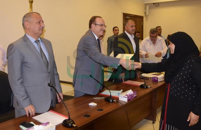 بالصور.. محافظ بني سويف يكرم 33 من المحالين للمعاش بديوان عام المحافظة