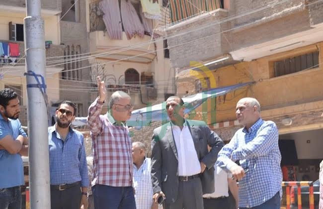 بالصور.. سكرتير مساعد محافظ الغربية يتابع واقعة ميل عقار بالمحلة الكبرى