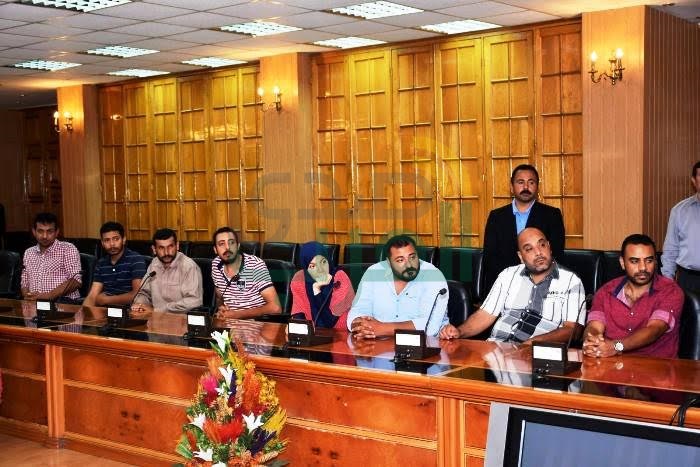 محافظ الشرقية يشهد إجراءات القرعة العلنية لتوزيع 6 سيارات مبردة على الشباب