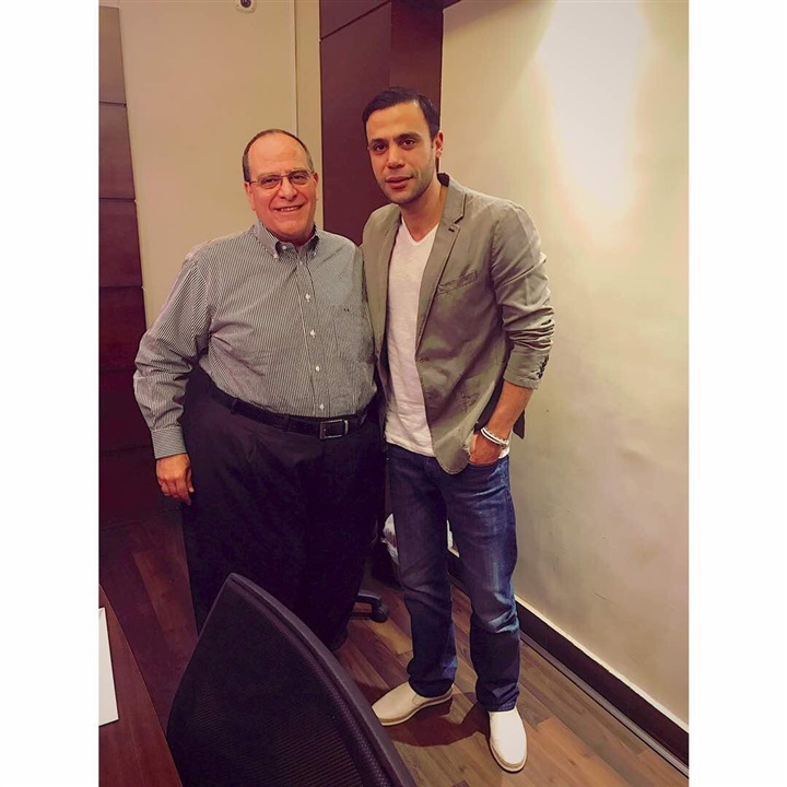 بالصور.. محمد امام يتعاقد مع صادق الصباح لمسلسل جديد في رمضان 2018 بالصور.. محمد امام يتعاقد مع صادق الصباح لمسلسل جديد في رمضان 2018