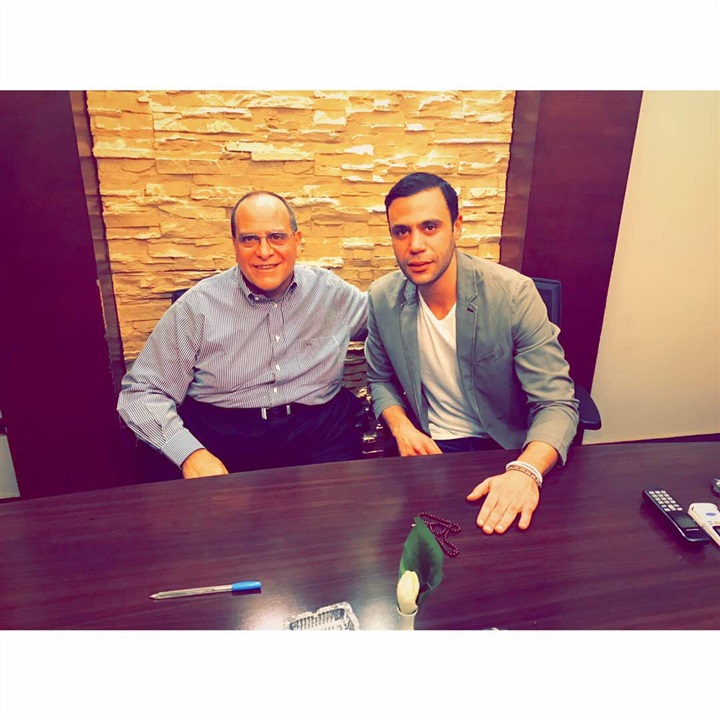 بالصور.. محمد امام يتعاقد مع صادق الصباح لمسلسل جديد في رمضان 2018 بالصور.. محمد امام يتعاقد مع صادق الصباح لمسلسل جديد في رمضان 2018