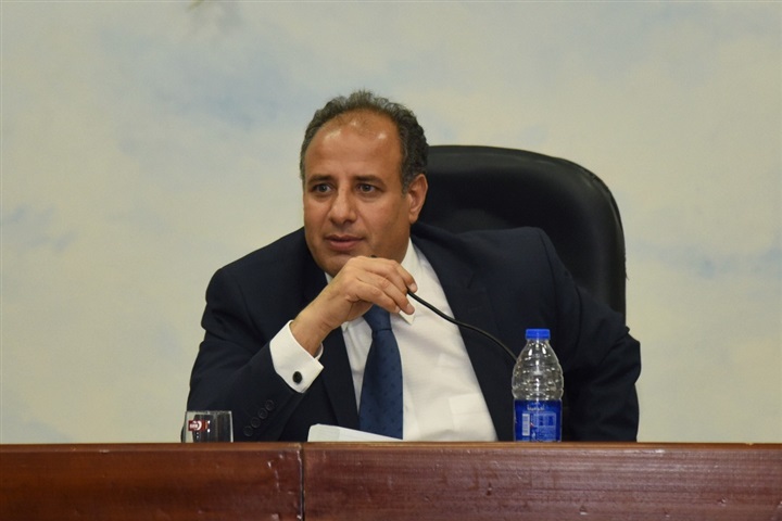 محافظ الإسكندرية يسلم شيكات الدعم السنوي للأنشطة الرياضية بالهيئات الرياضية بالثغر