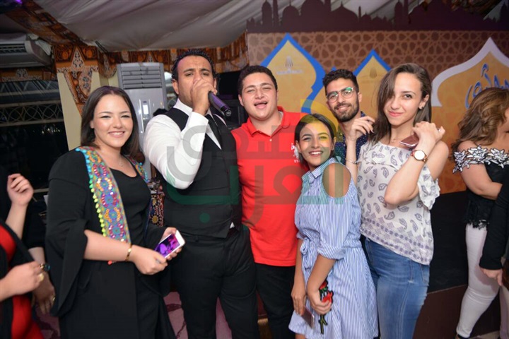 بالصور .. محمود الليثي يشعل وصلات الرقص في "الخديوي" بالصور .. محمود الليثي يشعل وصلات الرقص في "الخديوي"