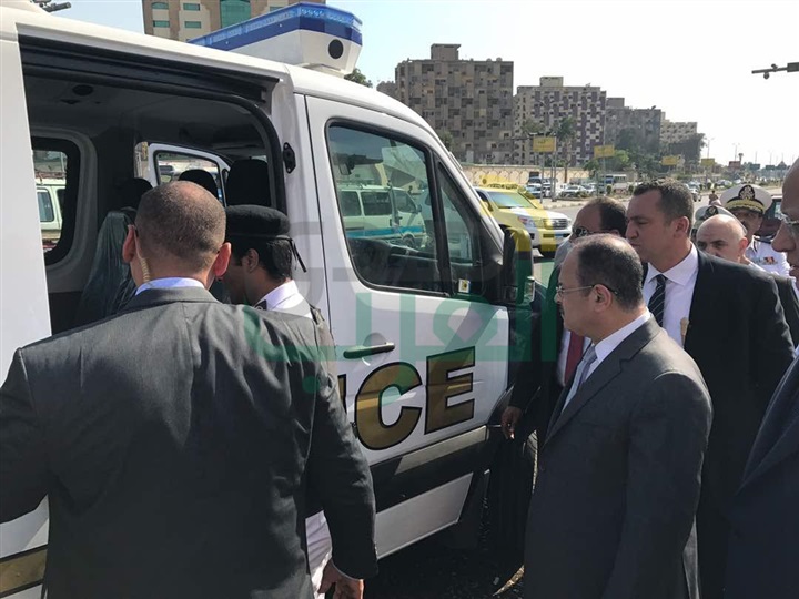 بالصور.. وزير الداخلية يتفقد الحالة الأمنية بميادين العاصمة