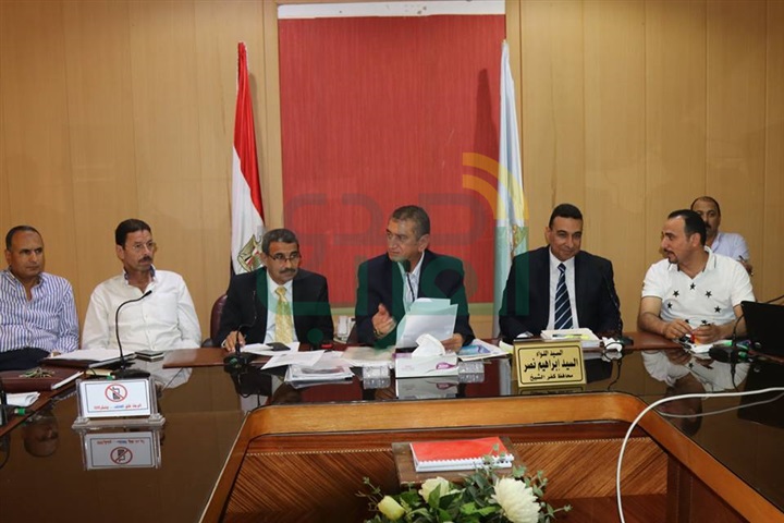 بالفيديو والصور.. محافظ كفر الشيخ يبحث استعدادات العيد.. ويوجّه بضبط الأسعار