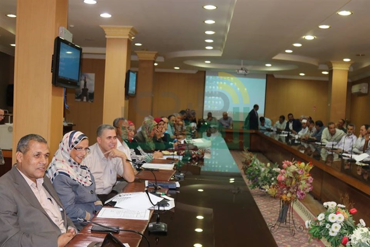 بالفيديو والصور.. محافظ كفر الشيخ يبحث استعدادات العيد.. ويوجّه بضبط الأسعار