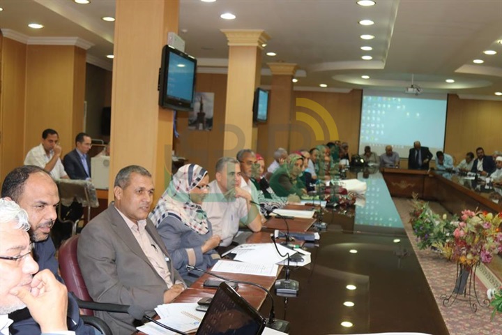 بالفيديو والصور.. محافظ كفر الشيخ يبحث استعدادات العيد.. ويوجّه بضبط الأسعار