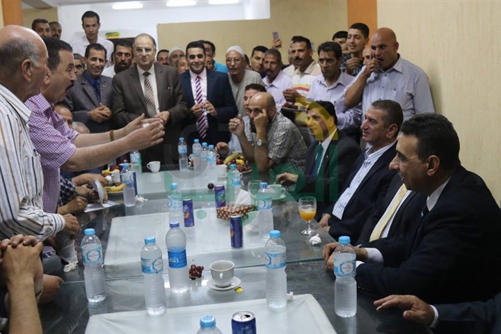  بالفيديو والصور.. محافظ كفر الشيخ علي مائدة إفطار أهالي قرية "الملاحة" بسيدى سالم 