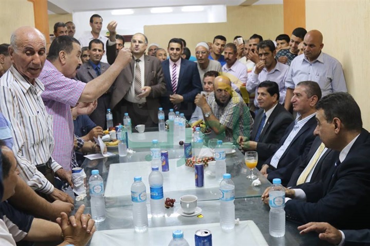  بالفيديو والصور.. محافظ كفر الشيخ علي مائدة إفطار أهالي قرية "الملاحة" بسيدى سالم 