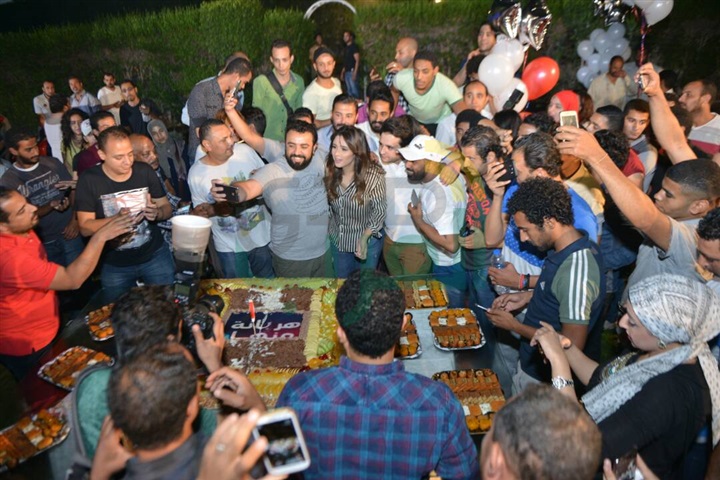 بالصور .. ياسمين عبدالعزيز ومصطفى خاطر يحتفلان بانتهاء تصوير "هربانة منها" بالصور .. ياسمين عبدالعزيز ومصطفى خاطر يحتفلان بانتهاء تصوير "هربانة منها"