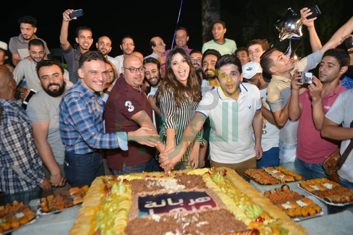 بالصور .. ياسمين عبدالعزيز ومصطفى خاطر يحتفلان بانتهاء تصوير "هربانة منها" بالصور .. ياسمين عبدالعزيز ومصطفى خاطر يحتفلان بانتهاء تصوير "هربانة منها"
