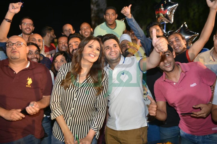 بالصور .. ياسمين عبدالعزيز ومصطفى خاطر يحتفلان بانتهاء تصوير "هربانة منها" بالصور .. ياسمين عبدالعزيز ومصطفى خاطر يحتفلان بانتهاء تصوير "هربانة منها"