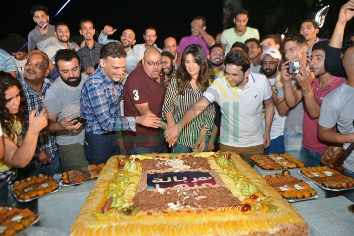 بالصور .. ياسمين عبدالعزيز ومصطفى خاطر يحتفلان بانتهاء تصوير "هربانة منها" بالصور .. ياسمين عبدالعزيز ومصطفى خاطر يحتفلان بانتهاء تصوير "هربانة منها"