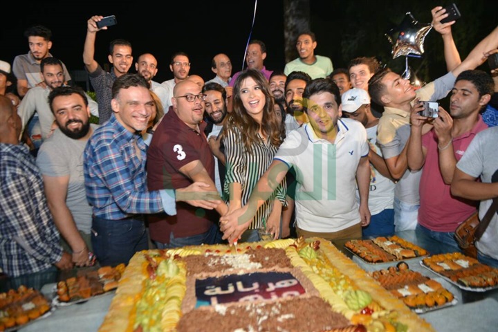 بالصور .. ياسمين عبدالعزيز ومصطفى خاطر يحتفلان بانتهاء تصوير "هربانة منها" بالصور .. ياسمين عبدالعزيز ومصطفى خاطر يحتفلان بانتهاء تصوير "هربانة منها"