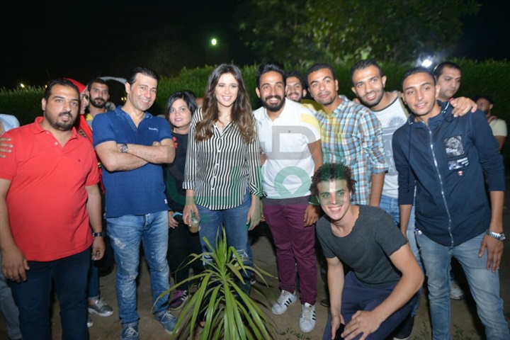 بالصور .. ياسمين عبدالعزيز ومصطفى خاطر يحتفلان بانتهاء تصوير "هربانة منها" بالصور .. ياسمين عبدالعزيز ومصطفى خاطر يحتفلان بانتهاء تصوير "هربانة منها"