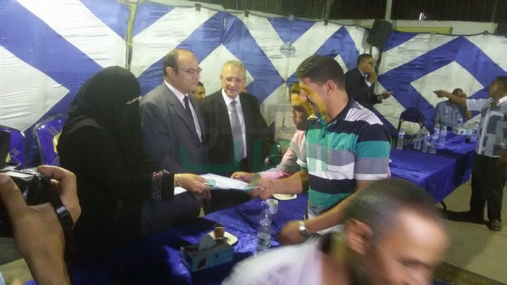 بالصور.. "فرع مياه قليوب" يكرم موظفين لبلوغهما سن المعاش  