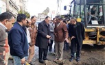 محافظ الشرقية يتابع ويطمئن بنفسه على أعمال إصلاح إنفجار ماسورة مياه الشرب الرئيسية بشارع الجلاء بمدينة الزقازيق