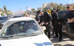 ضباط الشرطة بكفر الشيخ يوزعون الحلوى والورود علي المواطنين بالشوارع  (صور)