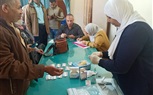 تلقي الجرعة الأولى من التطعيم ضد الالتهاب الكبدي للعاملين بالبحر الأحمر  