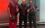 بالورود استقبال الأهالي لأبطال العالم لكمال الأجسام في مطار القاهره