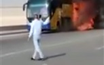 بالصور.. تفحم بالكامل.. اشتعال أتوبيس خاص يحمل 20 راكباً
