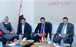 بحث التعاون بين حزبي 