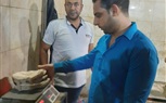ضبط 10 طن علف داخل مصنع بدون ترخيص و ضبط 82 شيكارة كيماوي مدعم خاص بالجمعيات الزراعية محظور تداوله بالأسواق بالبحيرة 
