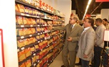 محافظ كفر الشيخ يتفقد مبادرة تخفيض أسعار السلع في السلاسل والمعارض التجارية