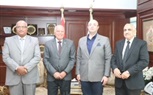 محافظ بنى سويف يلتقى نقيب المعلمين لتعزيز الخدمات المقدمة للمعلمين