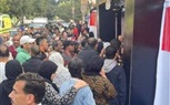 طوابير طويلة أمام لجان حدائق حلوان.. ومساعدة لكبار السن والمرضى من قبل الداخلية