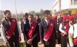 مسيرة لأبناء جامعة المنيا للادلاء باصواتهم في وسط اجواء احتفاليه